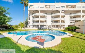 Luxury 2 Bed 2 Bath Apartment With Pool